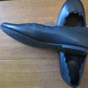 Born black scallop edge flats